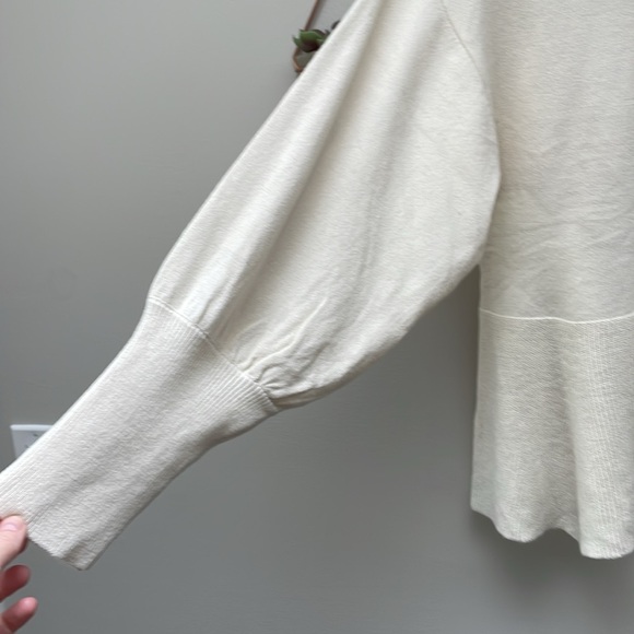 Coco & Tashi Cream Sweater size M - Picture 4 of 8